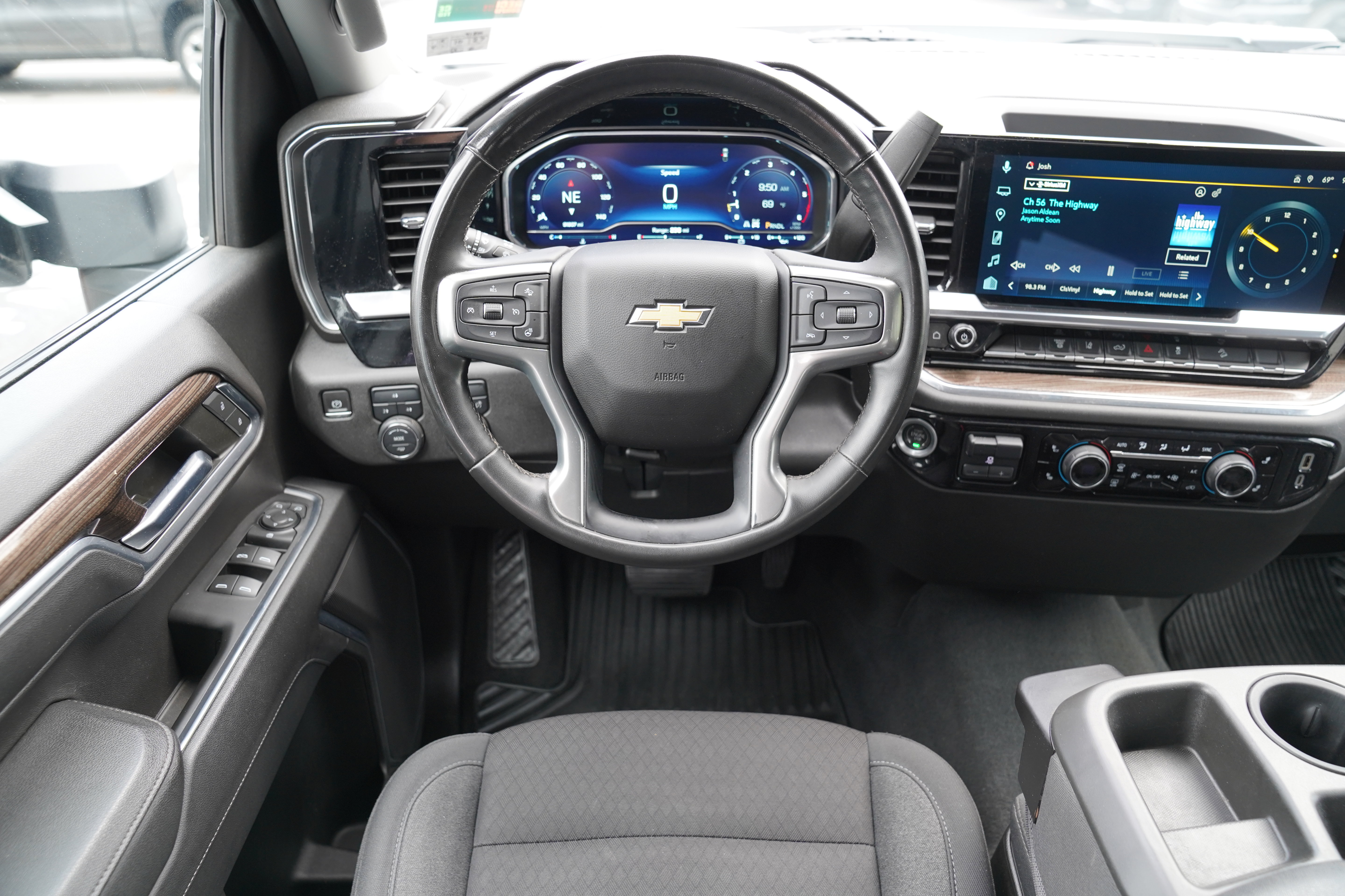 Used 2024 Chevrolet Silverado 2500 LT w/ Convenience Package AWD/4WD image 11