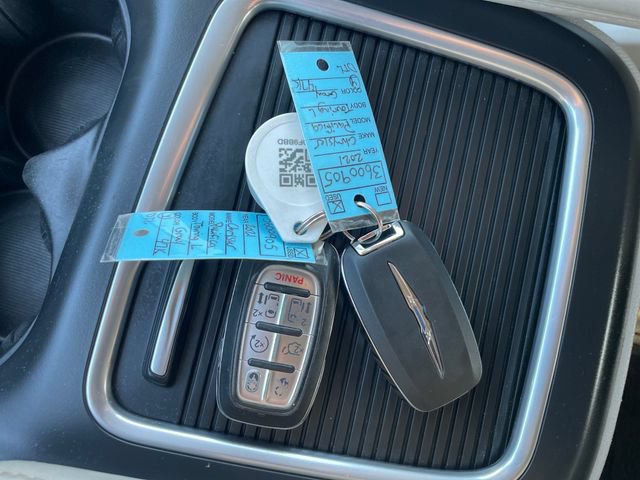 Used 2021 Chrysler Pacifica Touring-L FWD image 18