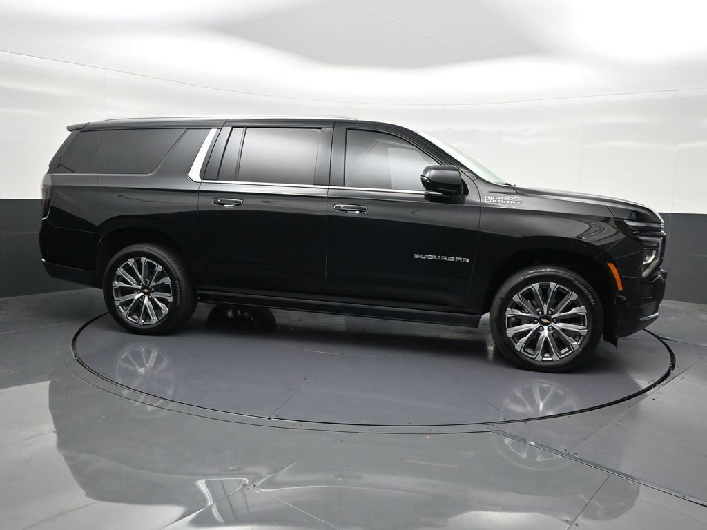 Used 2026 Chevrolet Suburban High Country AWD/4WD image 7