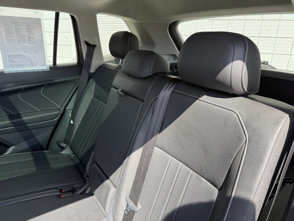 Used 2023 Volkswagen Tiguan SE w/ Panoramic Sunroof Package AWD/4WD image 19