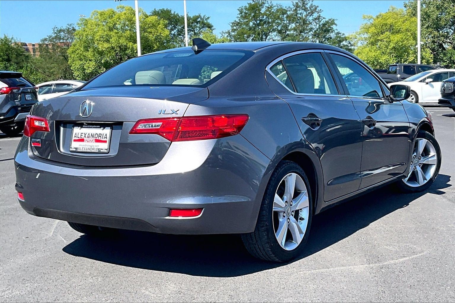 Used 2015 Acura ILX w/ Technology Package FWD image 11