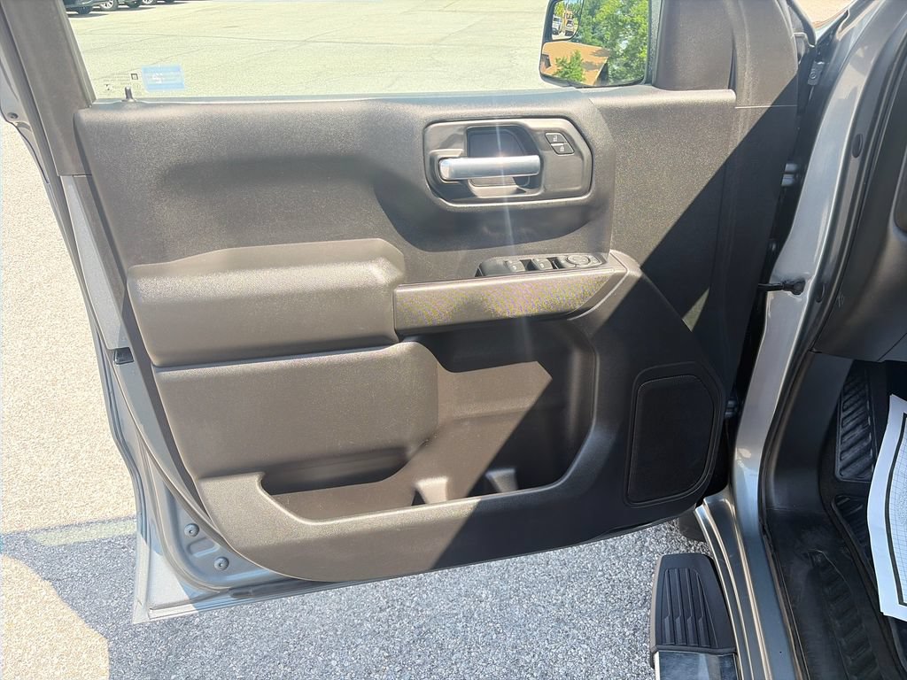 Used 2019 Chevrolet Silverado 1500 Custom w/ Custom Value Package AWD/4WD image 11
