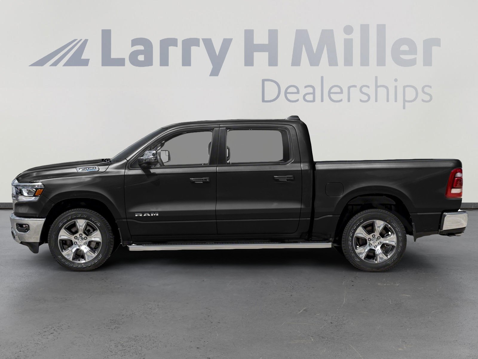 Used 2023 RAM 1500 Laramie AWD/4WD image 3