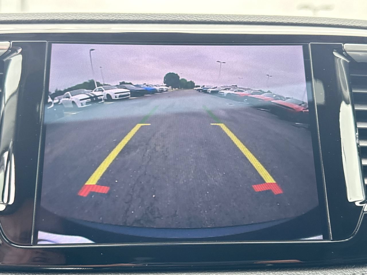 Used 2018 Chrysler Pacifica Limited FWD image 23