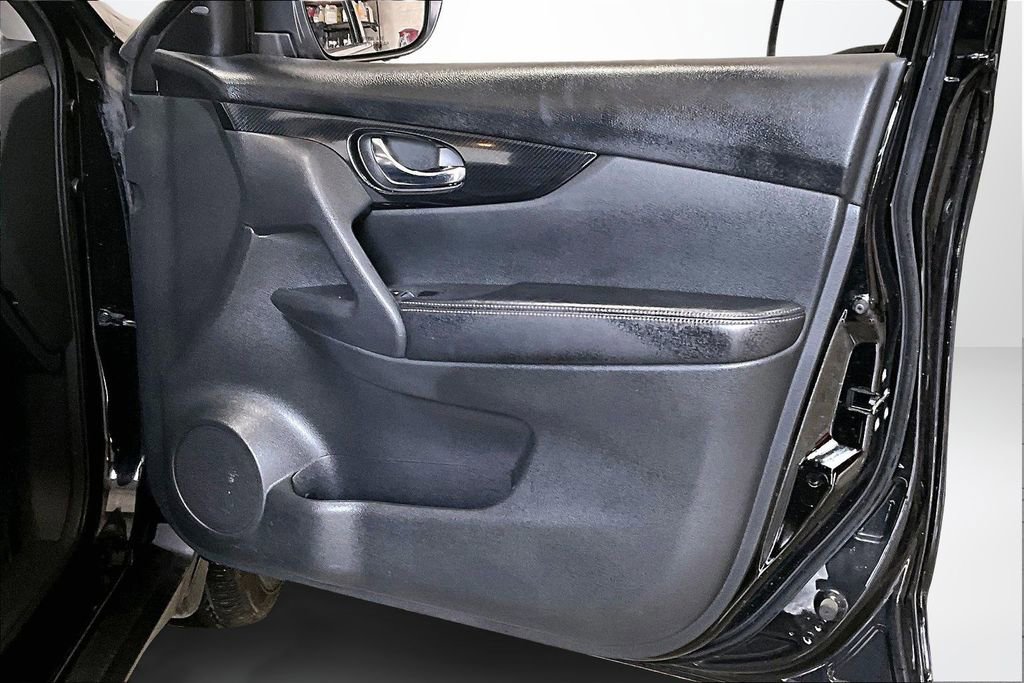 Used 2019 Nissan Rogue SL image 27