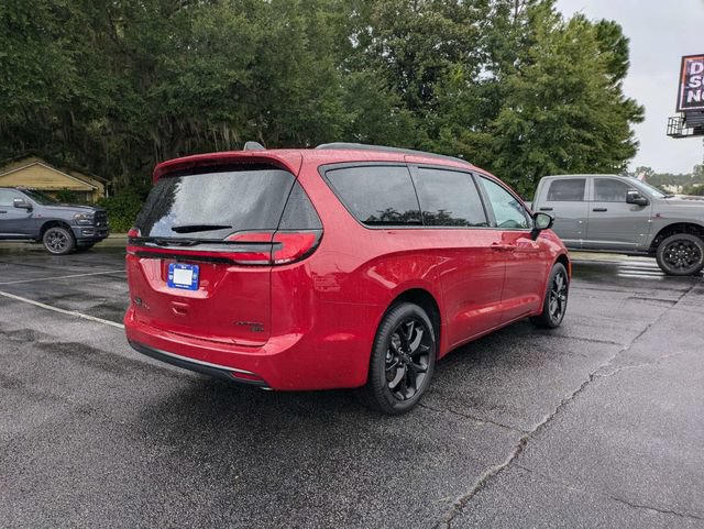 New 2027 Chrysler Pacifica Limited w/ Family Tech Group AWD/4WD image 4
