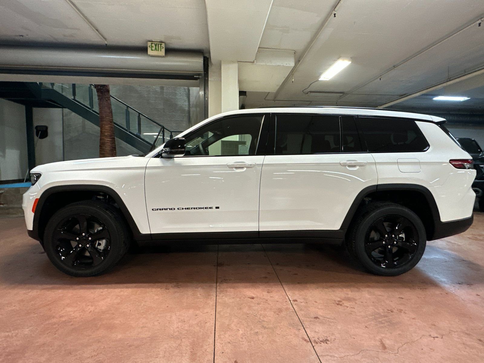 Certified 2025 Jeep Grand Cherokee L Altitude AWD/4WD image 2