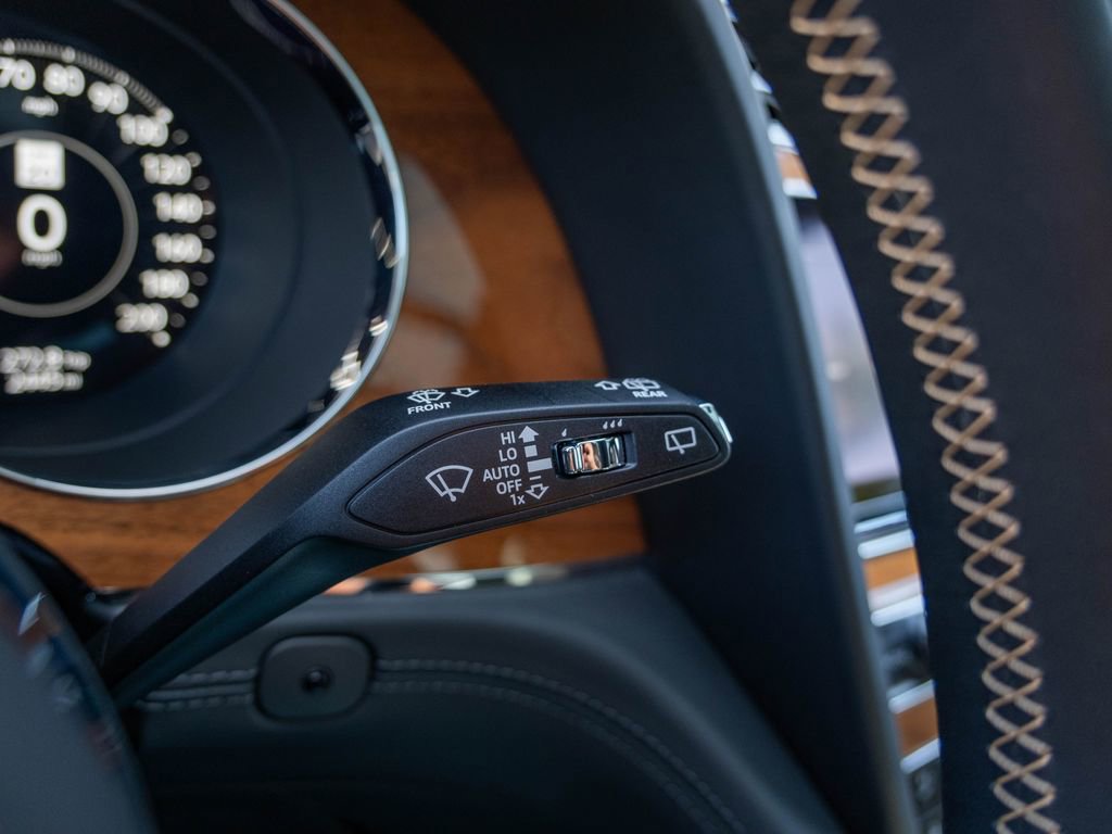 Used 2024 Bentley Bentayga image 10