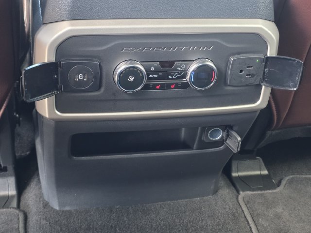 Used 2024 Ford Expedition Limited RWD image 23