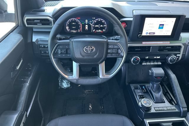 Certified 2025 Toyota Tacoma TRD Off-Road AWD/4WD image 18