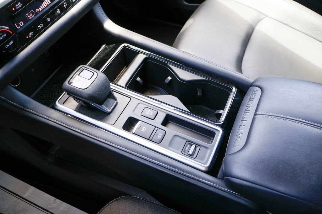 Used 2023 Nissan Pathfinder SL FWD image 17