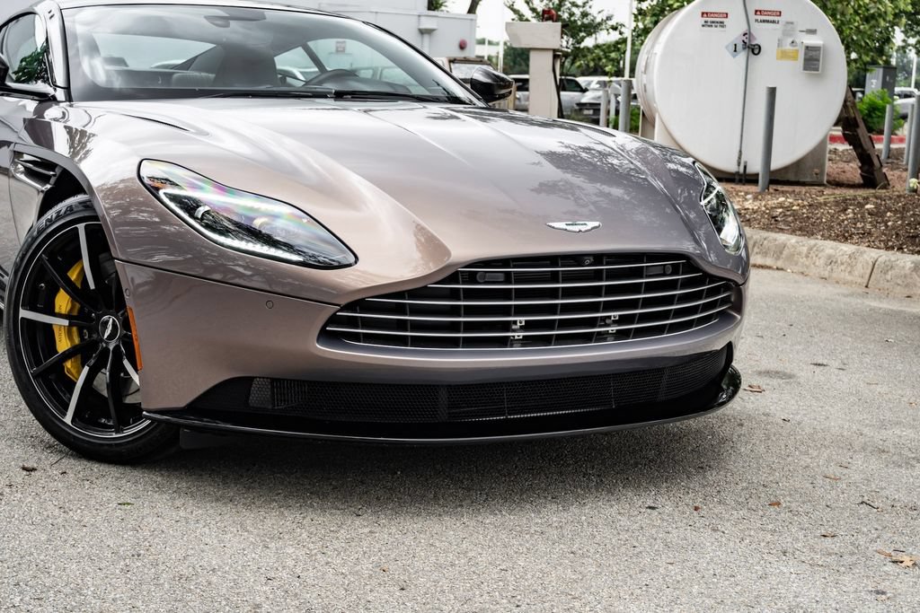 Used 2023 Aston Martin DB11 Coupe RWD image 3