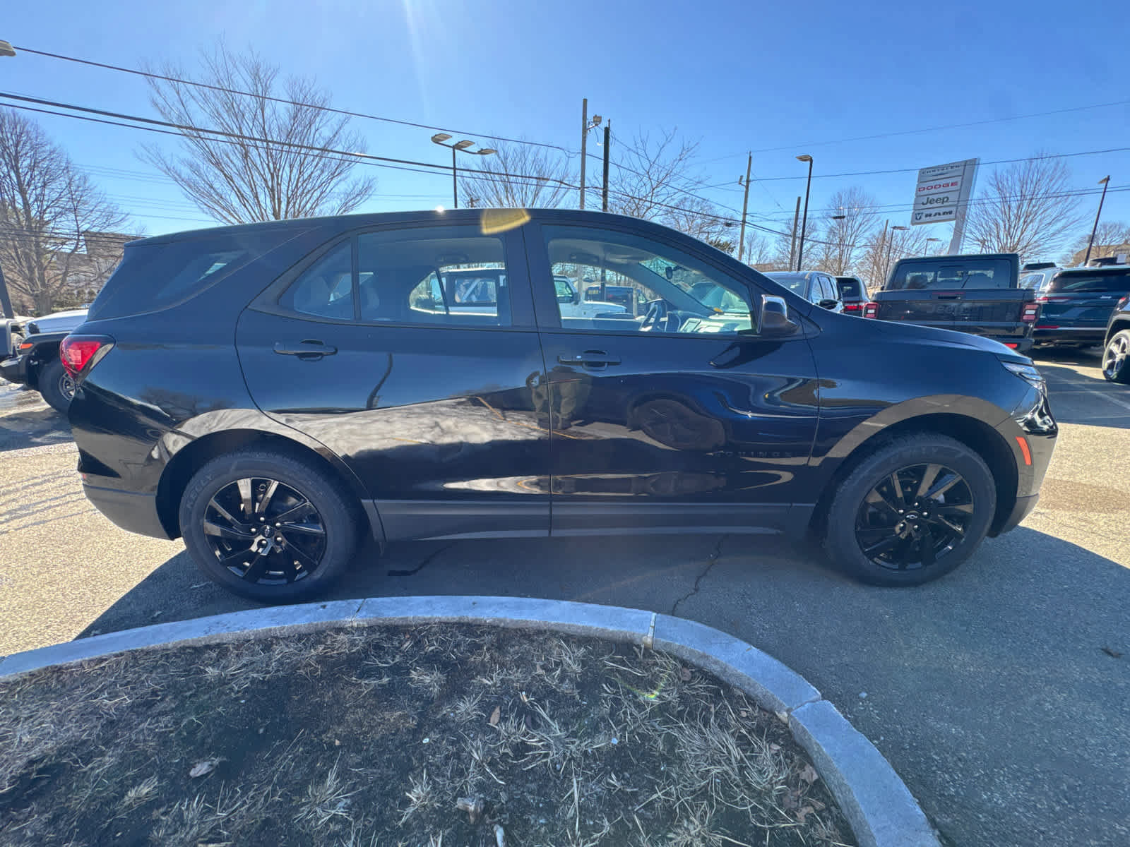 Used 2023 Chevrolet Equinox LS w/ Midnight Edition image 7