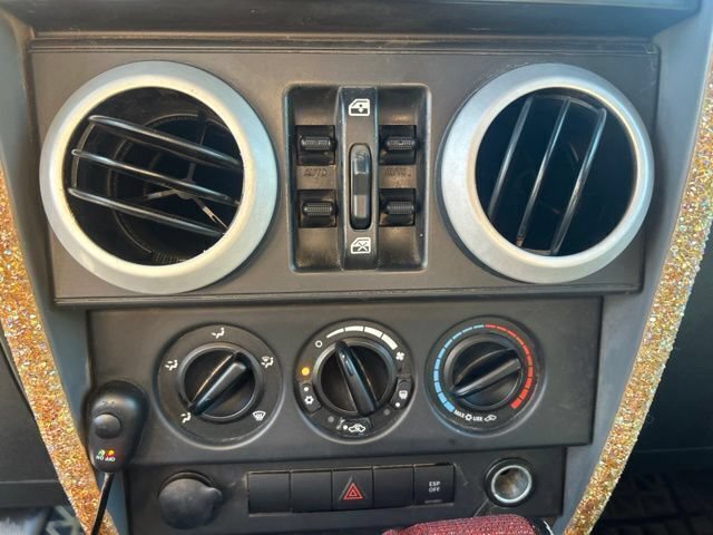 Used 2009 Jeep Wrangler Unlimited Sahara w/ Dual Top Group AWD/4WD image 10