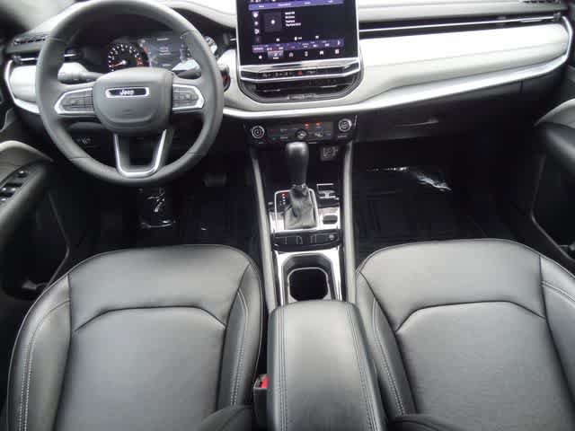 Used 2025 Jeep Compass Limited AWD/4WD image 11