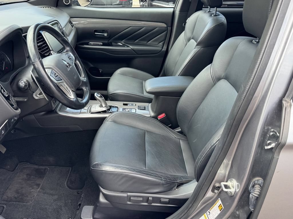Used 2020 Mitsubishi Outlander 4WD Plug-In Hybrid image 5