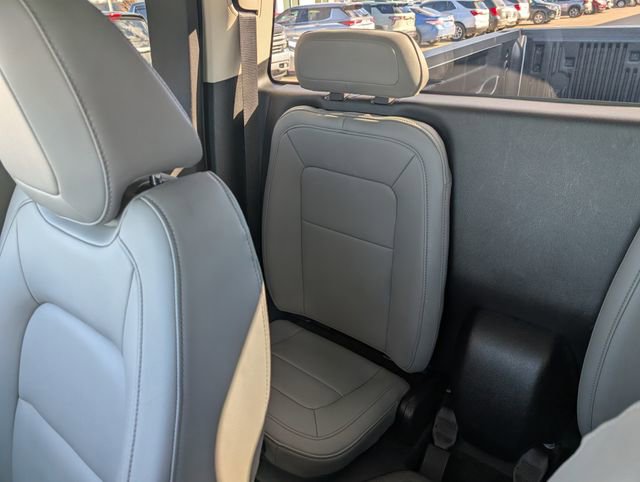 Used 2015 GMC Canyon W/T image 9