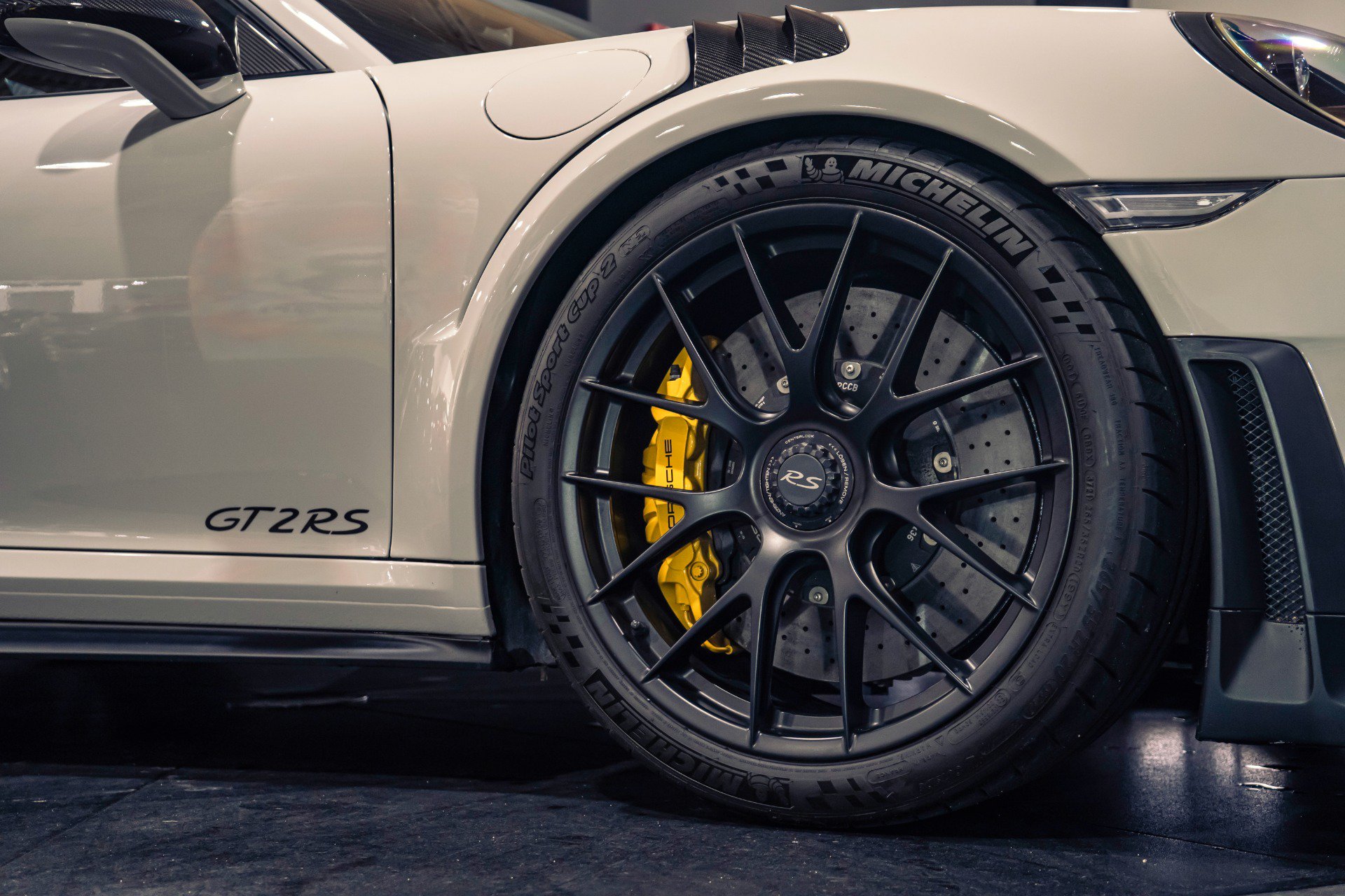 Used 2018 Porsche 911 GT2 RS w/ Weissach Package RWD image 5