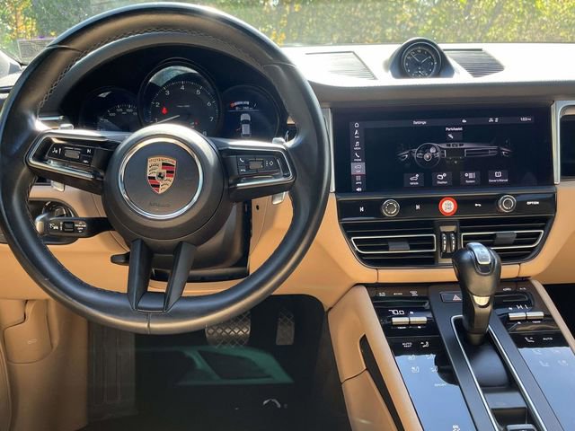 Used 2023 Porsche Macan Turbo image 19