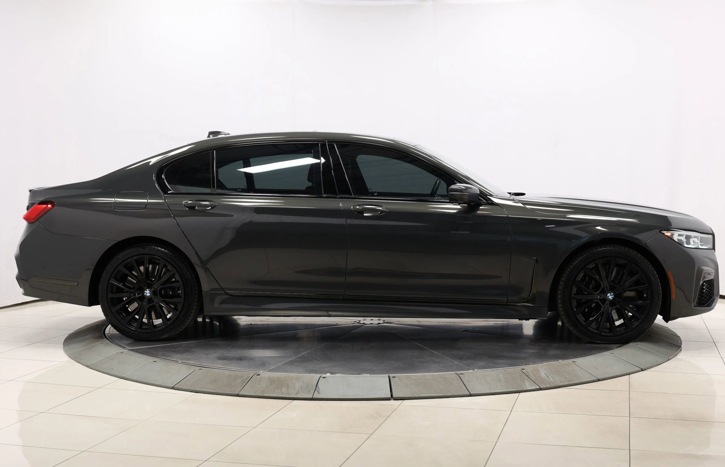 Used 2022 BMW M760i xDrive w/ Luxury Rear Seating Package image 74