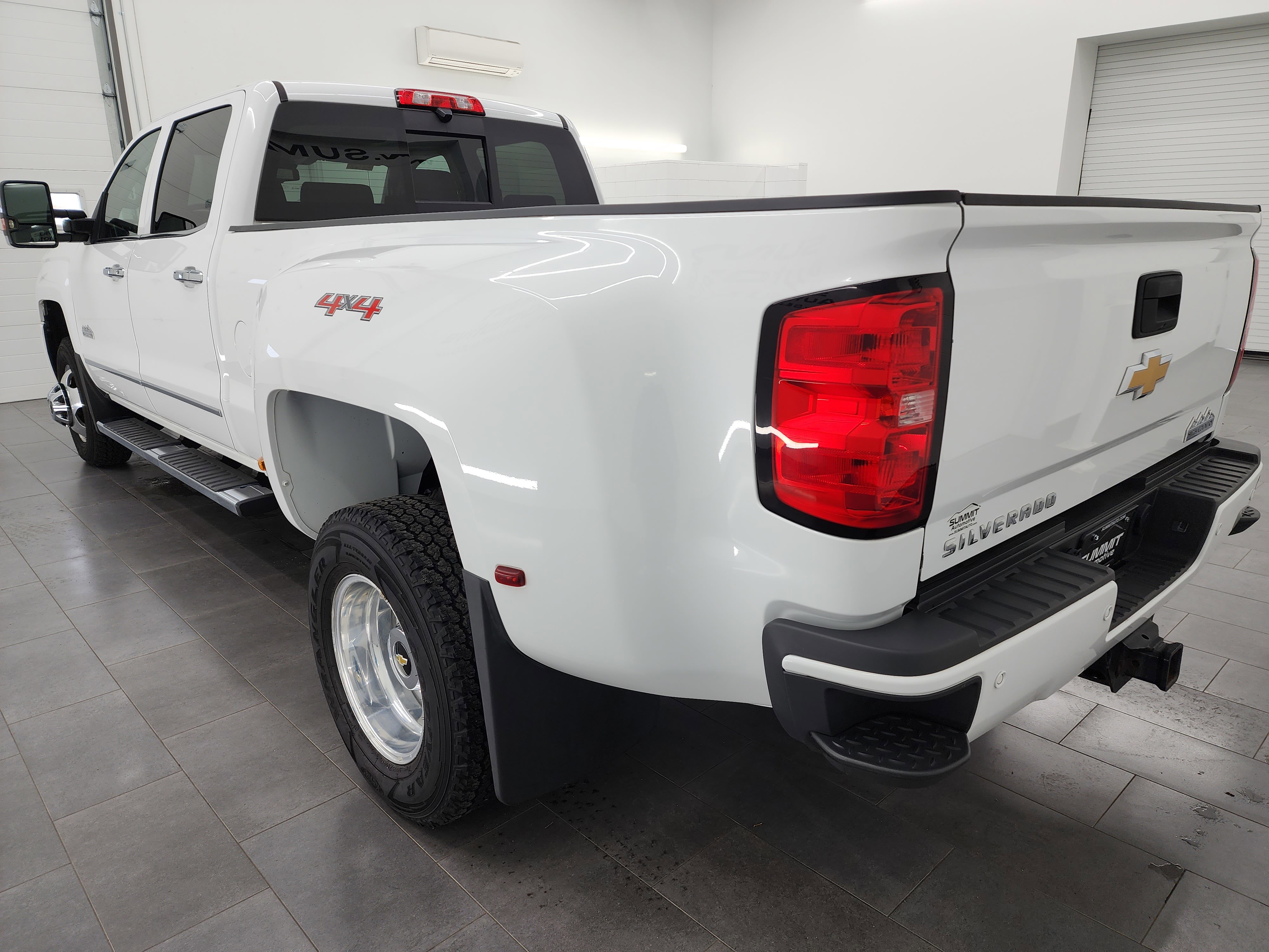 Used 2018 Chevrolet Silverado 3500 High Country w/ Duramax Plus Package image 6