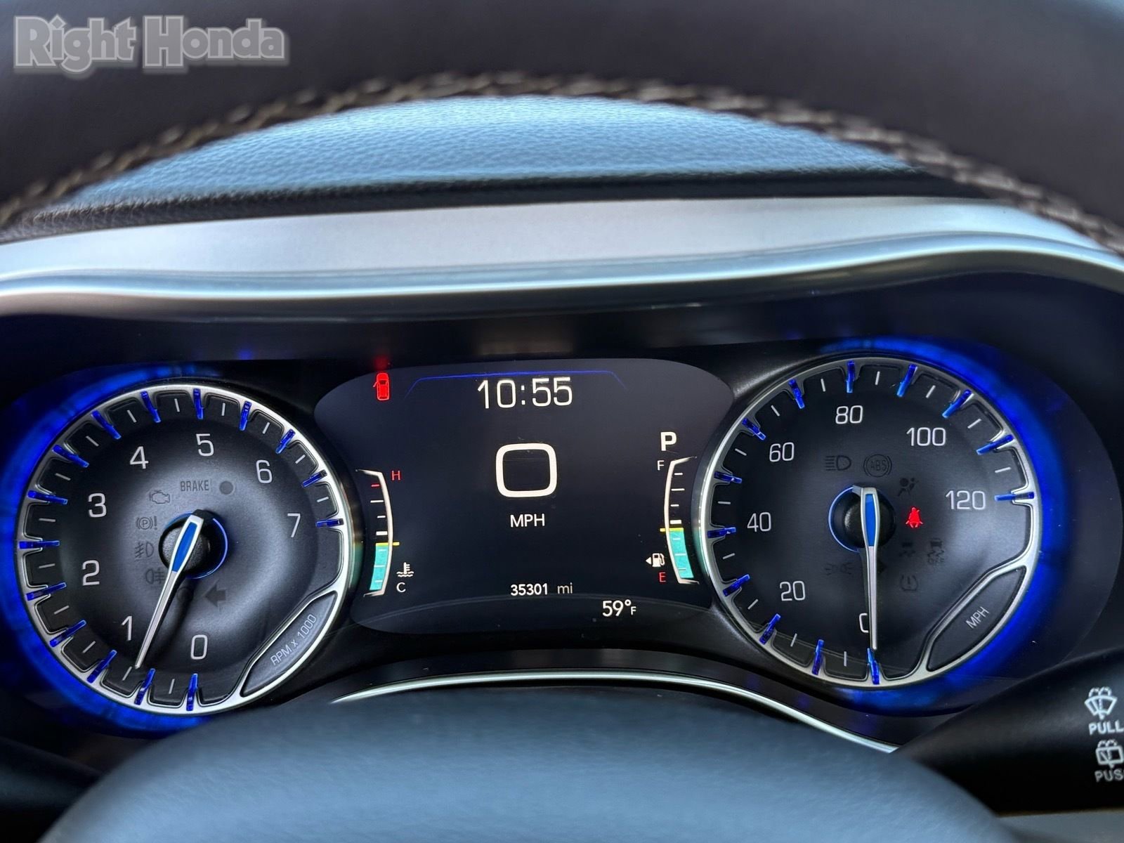 Used 2025 Chrysler Pacifica Limited image 18