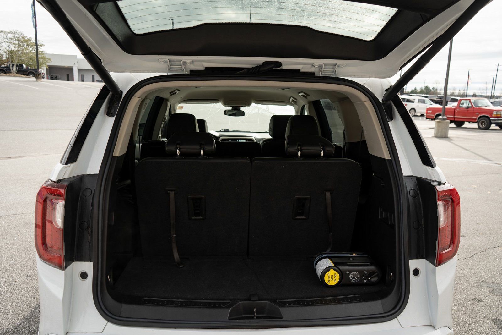 Used 2023 GMC Acadia Denali AWD/4WD image 9