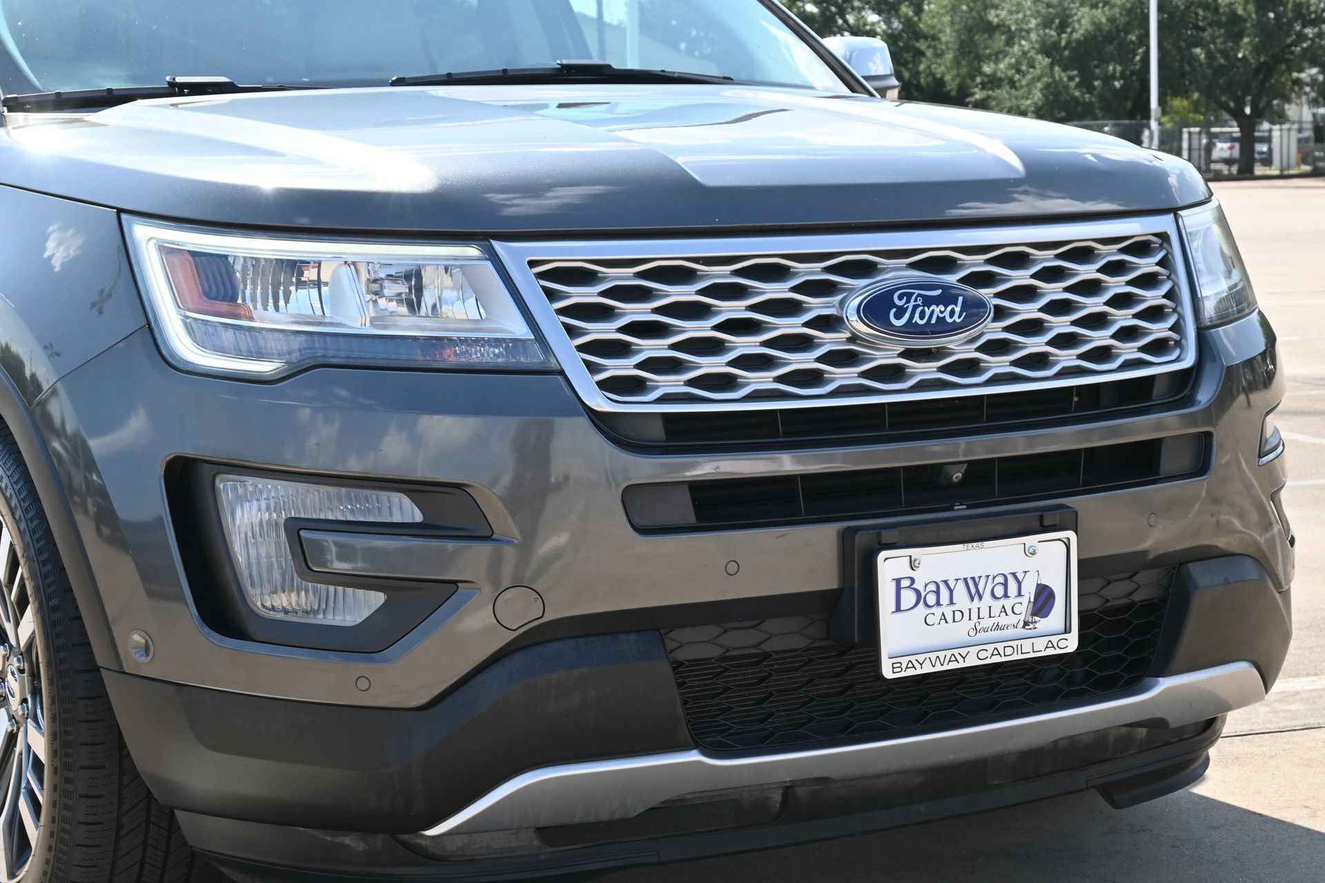 Used 2017 Ford Explorer Platinum AWD/4WD image 28