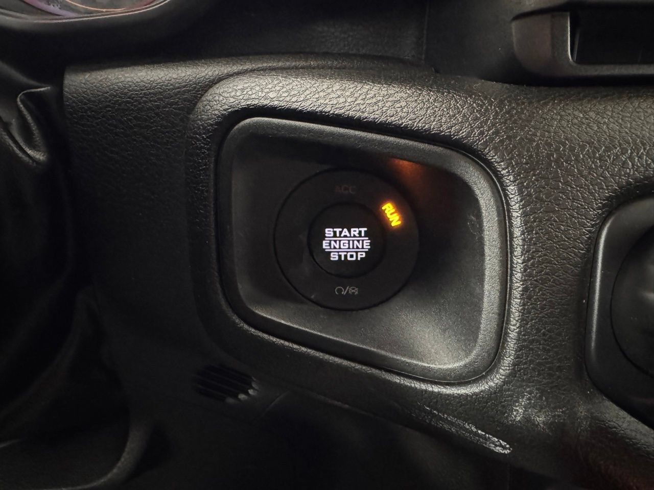 Used 2025 Jeep Gladiator Sport AWD/4WD image 21