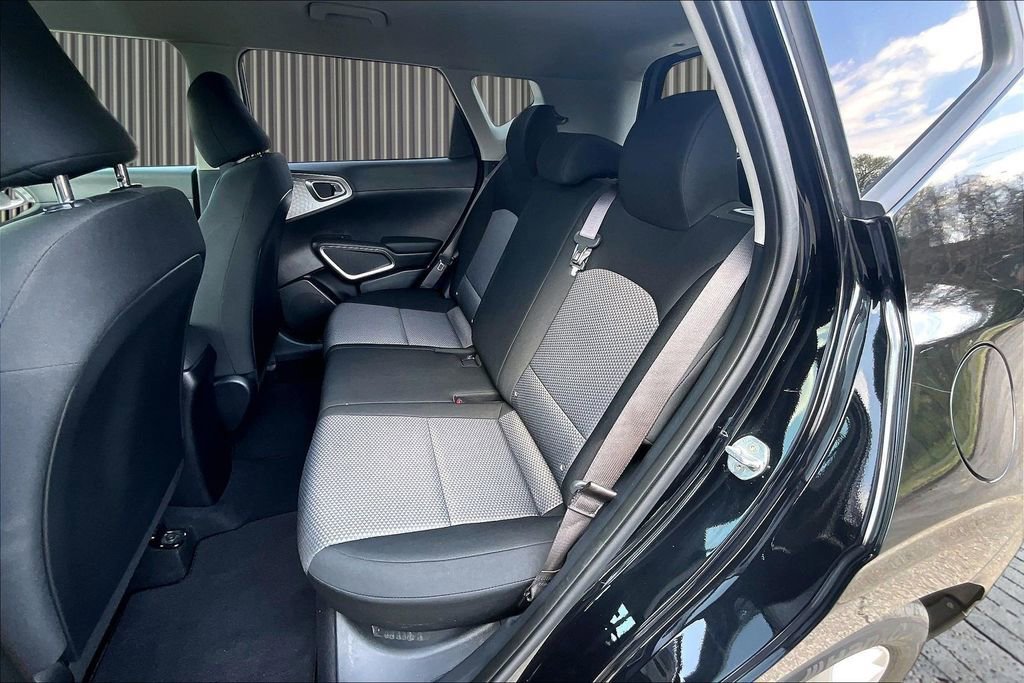 Used 2023 Kia Soul LX w/ LX Technology Package FWD image 26