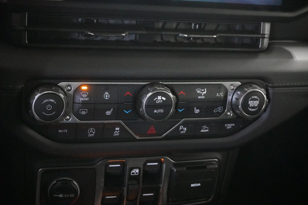 New 2027 Jeep Wrangler Unlimited Sahara AWD/4WD image 21