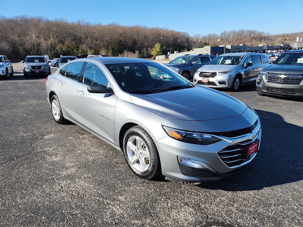 Used 2023 Chevrolet Malibu LS image 2