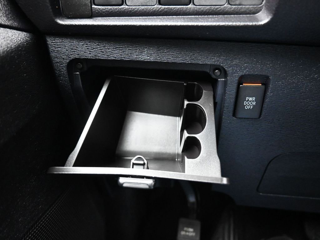 Used 2017 Toyota Sienna SE w/ SE Preferred Package image 26