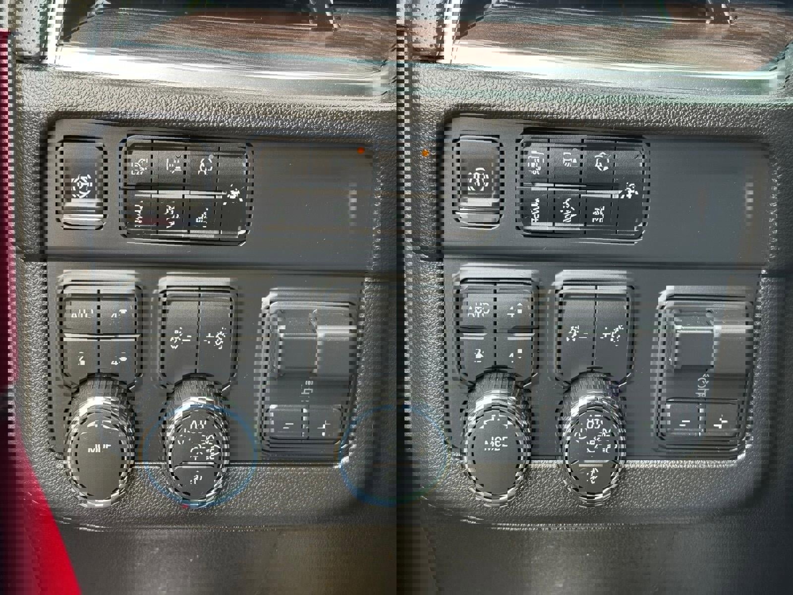 Used 2025 Chevrolet Tahoe Premier w/ Sun And Tow Package image 13