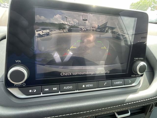 Used 2023 Nissan Rogue S AWD/4WD image 17