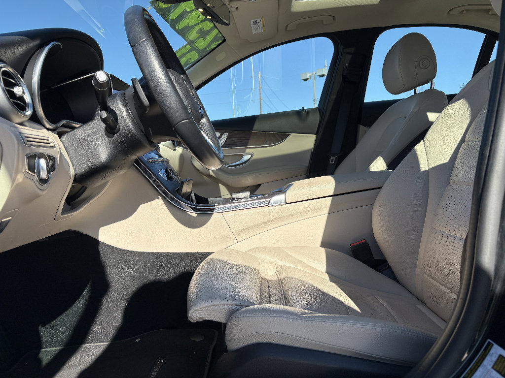 Used 2021 Mercedes-Benz C 300 4MATIC Sedan image 16