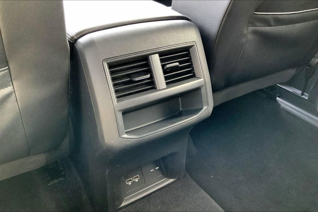 Used 2020 Volkswagen Atlas Cross Sport SE w/ Towing Package image 32