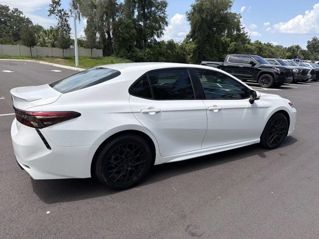 Used 2018 Toyota Camry SE FWD image 2