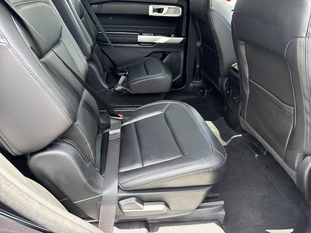 Used 2024 Ford Explorer XLT w/ Equipment Group 202A AWD/4WD image 15
