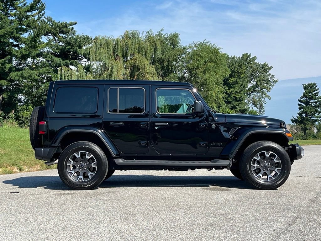 Used 2025 Jeep Wrangler Unlimited Sahara AWD/4WD image 8