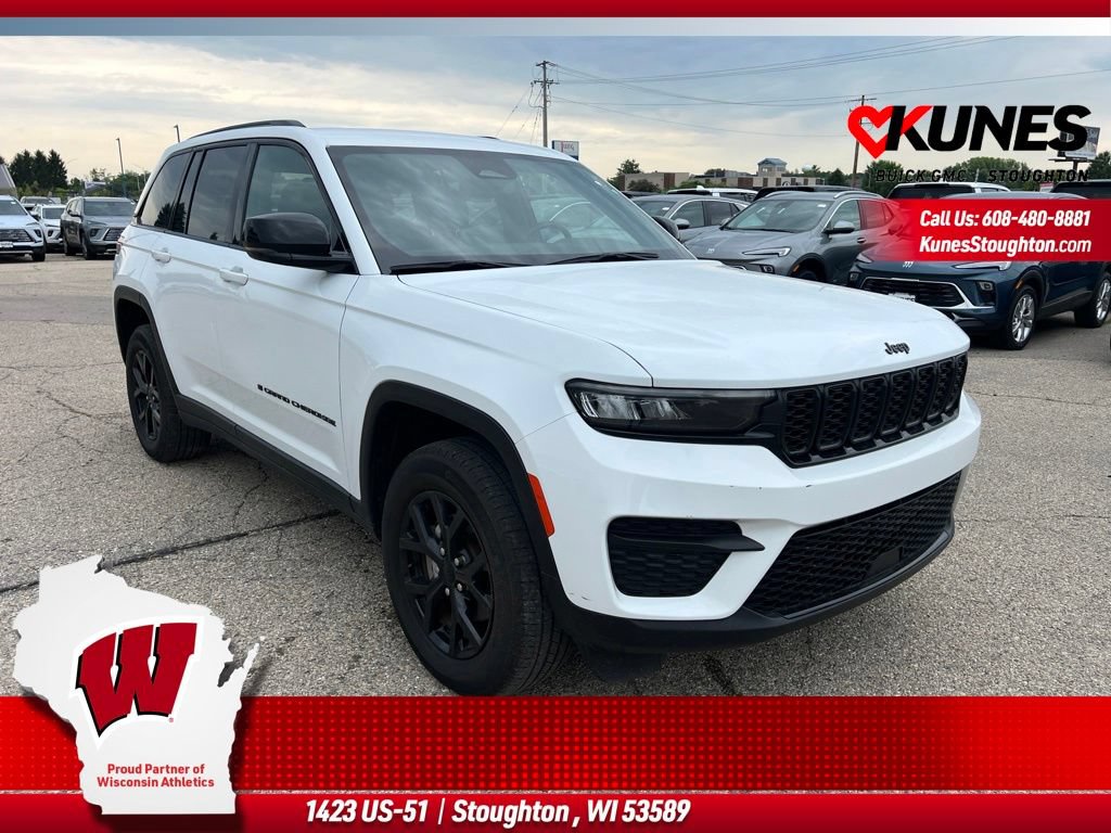Used 2024 Jeep Grand Cherokee Altitude RWD image 1