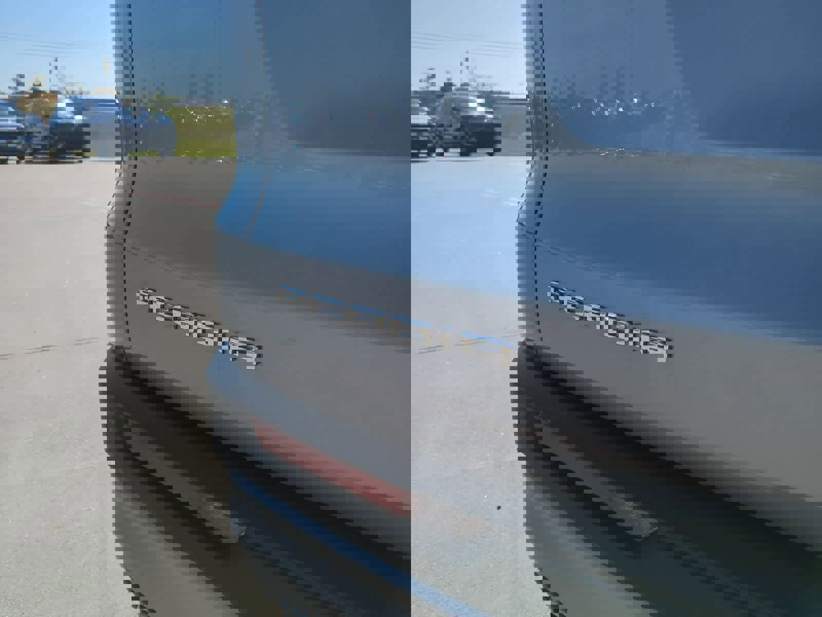 Used 2025 GMC Acadia Elevation image 11