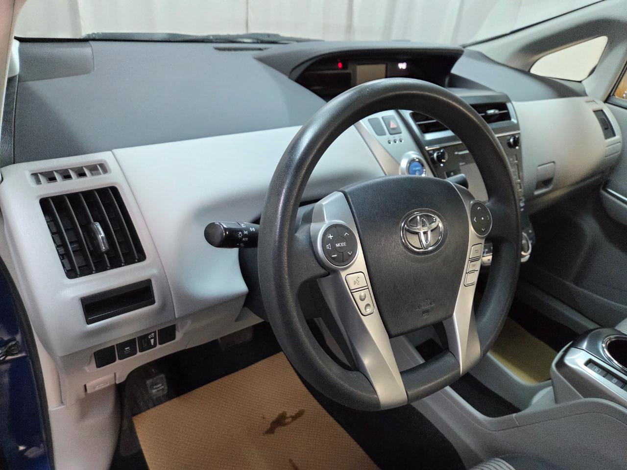 Used 2017 Toyota Prius V Three image 17