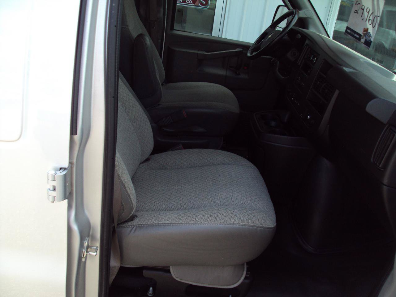 Used 2021 Chevrolet Express 3500 Extended w/ Driver Convenience Package RWD image 12