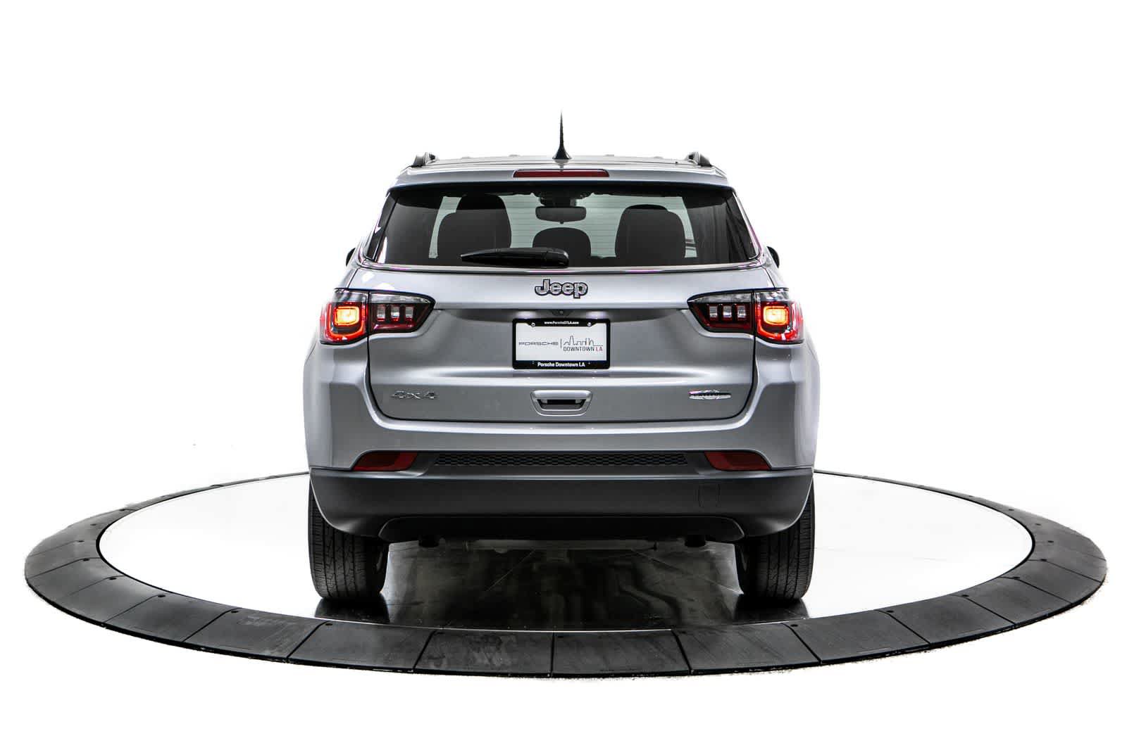 Used 2023 Jeep Compass Latitude AWD/4WD image 6