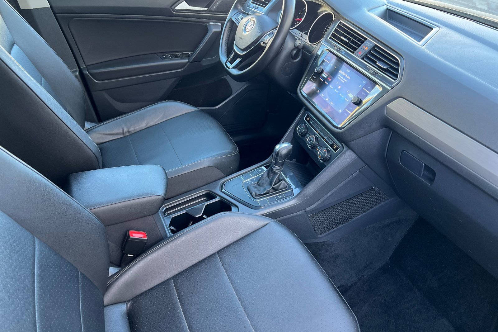 Used 2019 Volkswagen Tiguan SE w/ Panoramic Sunroof Package image 17