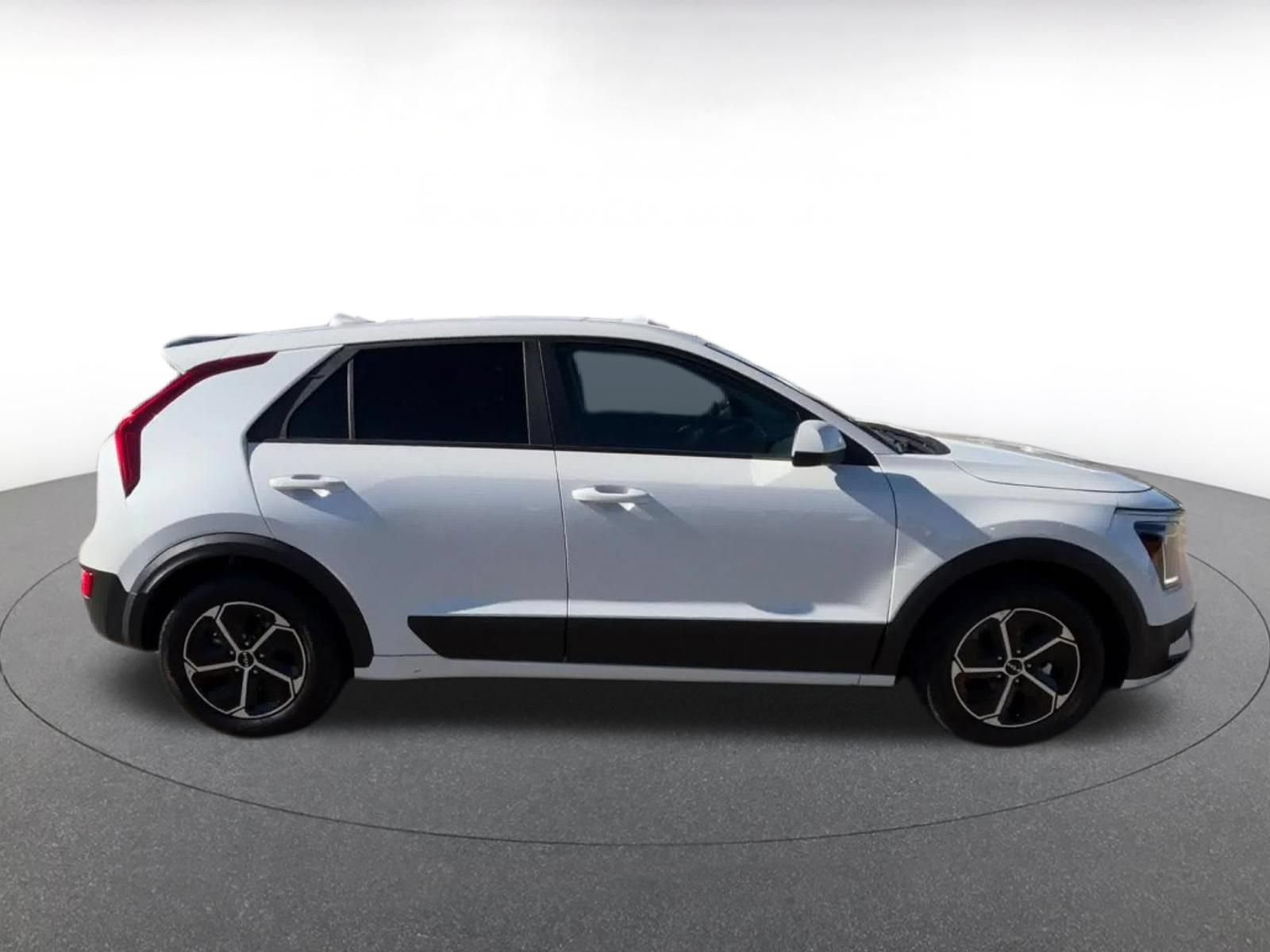 Used 2026 Kia Niro LX FWD image 16