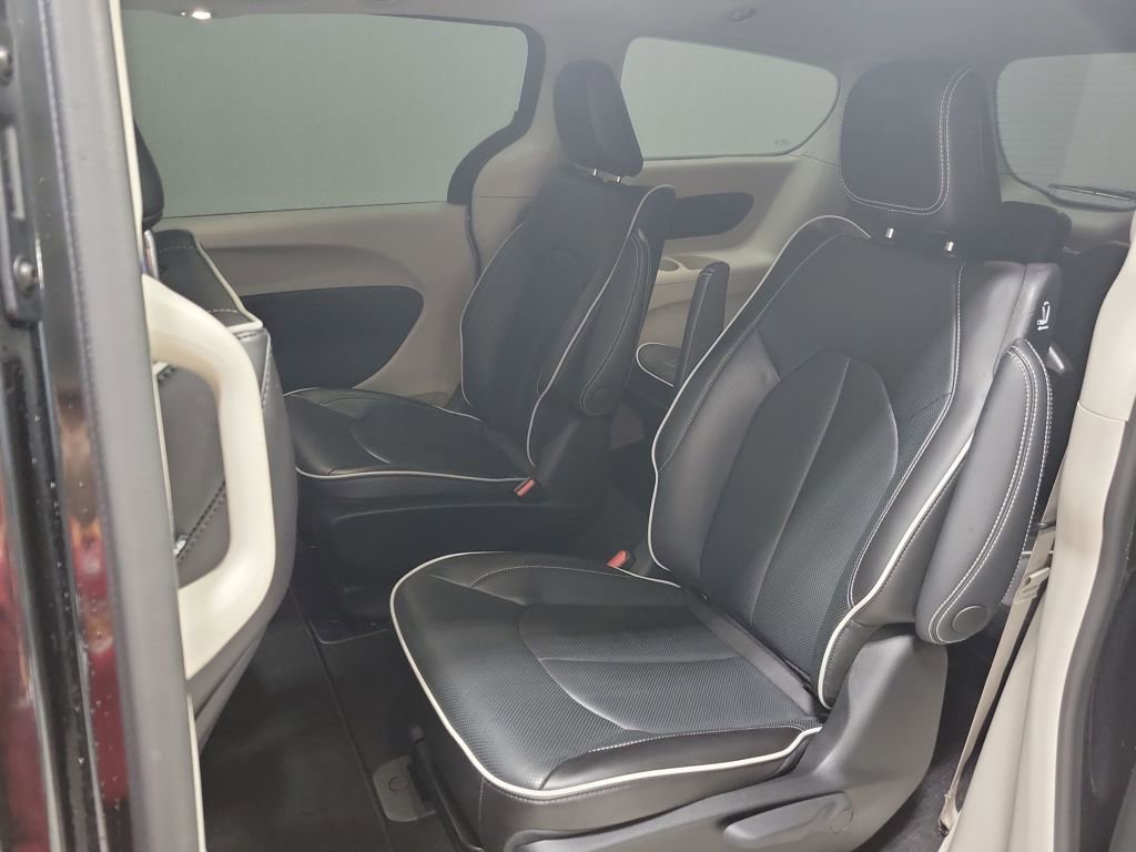 Used 2023 Chrysler Pacifica Limited image 31