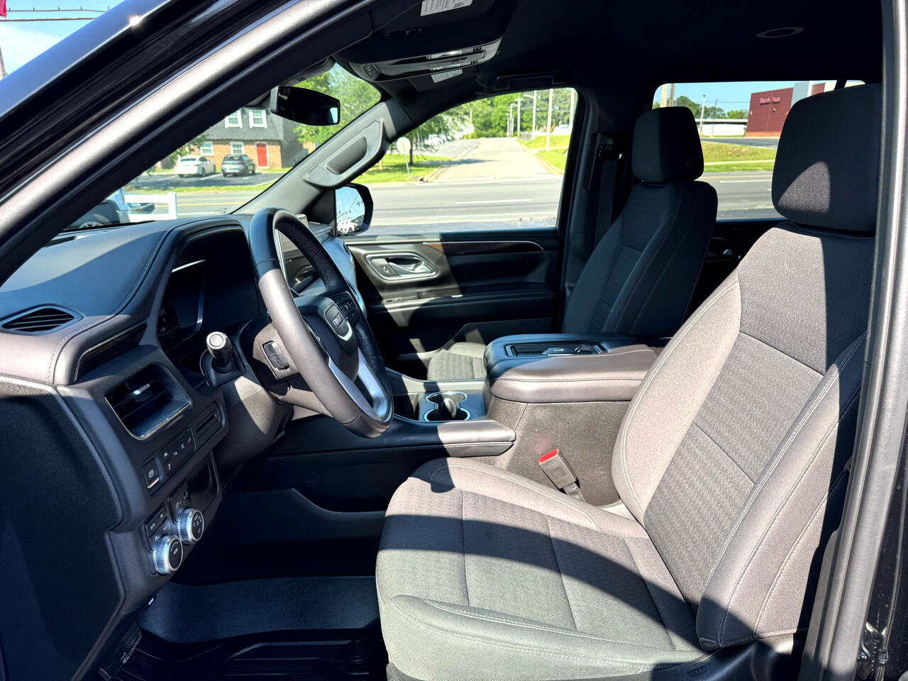 Used 2022 GMC Yukon SLE image 17