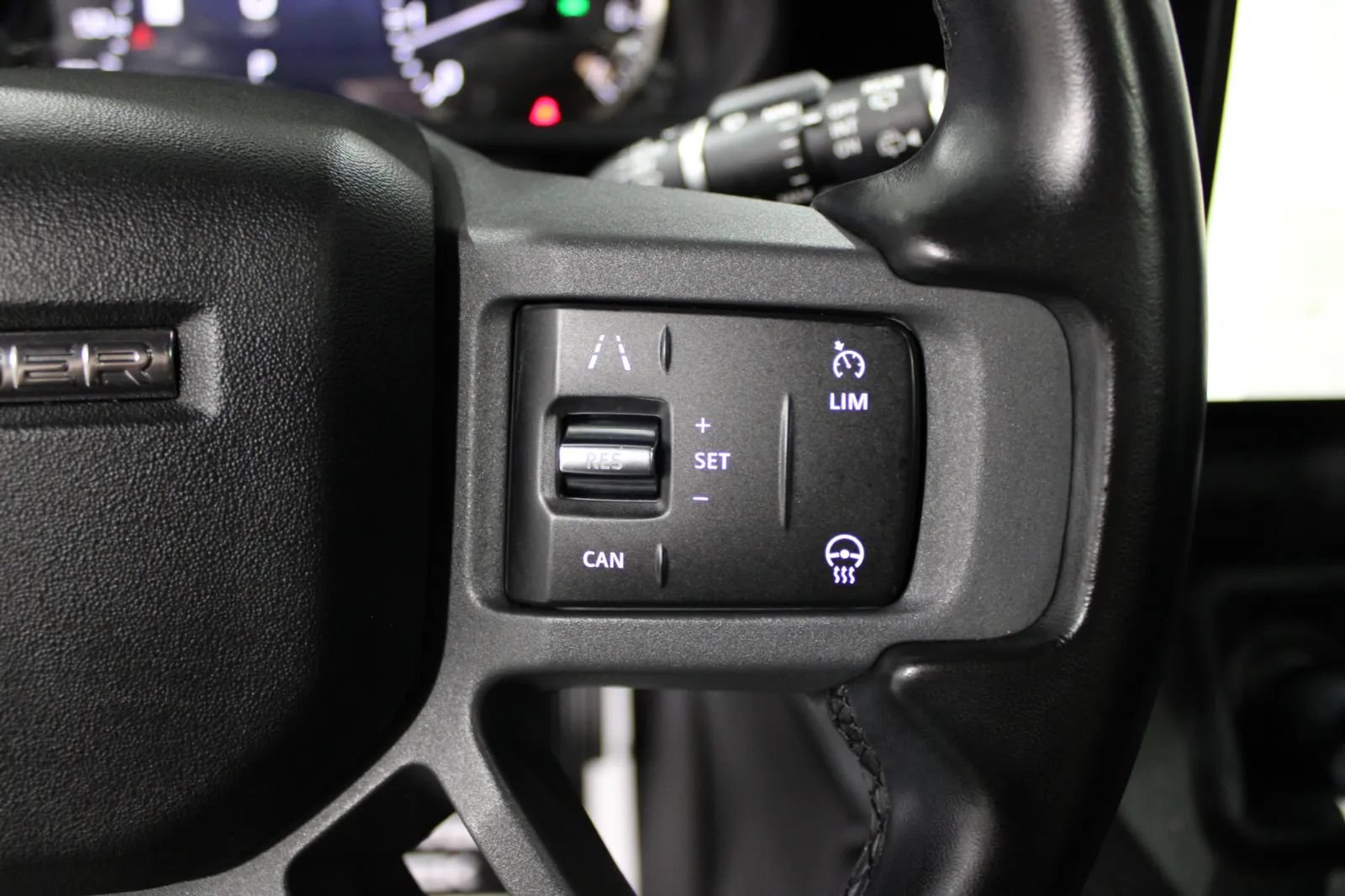 Used 2023 Land Rover Defender 130 X-Dynamic SE AWD/4WD image 12
